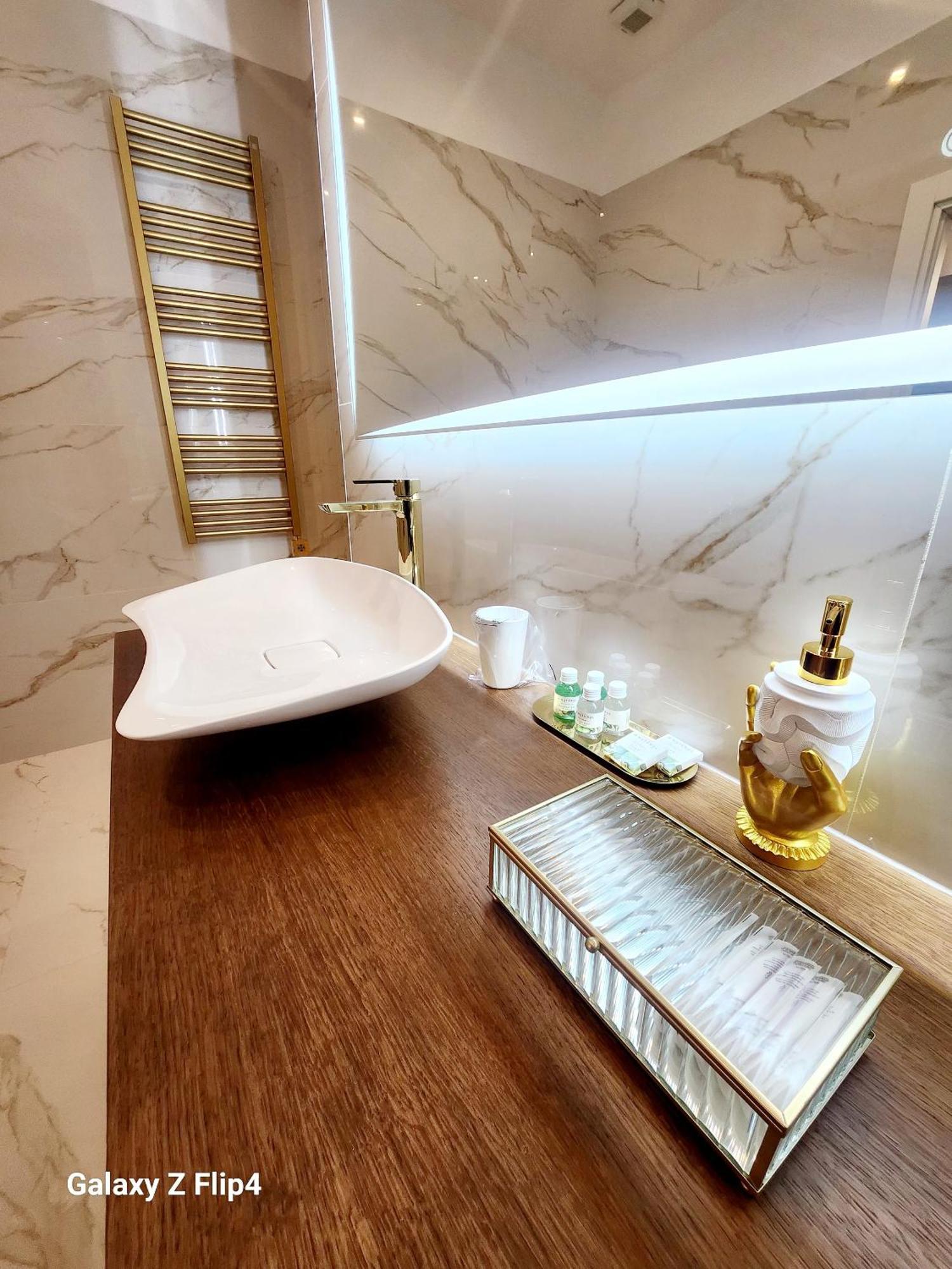 Golden Palace Luxury *